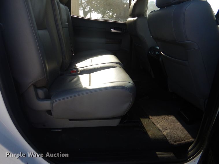 image for item IG9812 2013 Toyota Tundra Crew Cab pickup truck