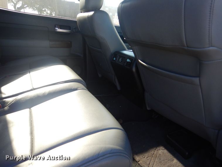 image for item IG9812 2013 Toyota Tundra Crew Cab pickup truck