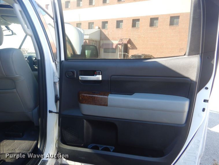 image for item IG9812 2013 Toyota Tundra Crew Cab pickup truck