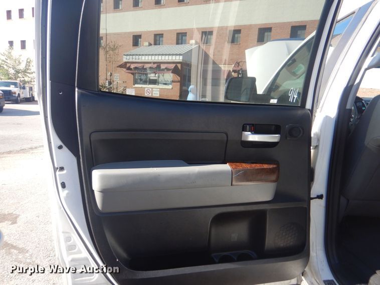 image for item IG9812 2013 Toyota Tundra Crew Cab pickup truck