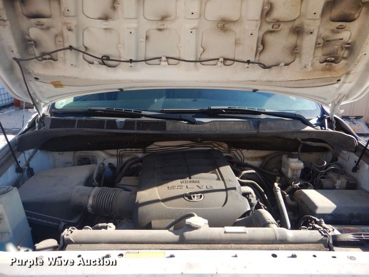 image for item IG9812 2013 Toyota Tundra Crew Cab pickup truck