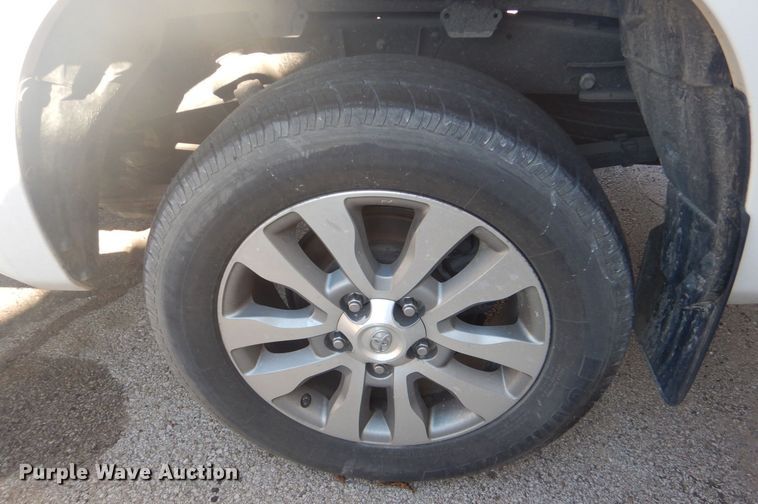 image for item IG9812 2013 Toyota Tundra Crew Cab pickup truck