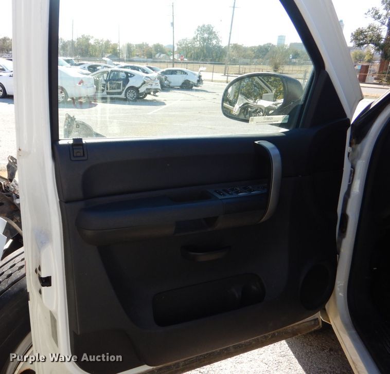 image for item IG9817 2009 Chevrolet Silverado Crew Cab pickup truck