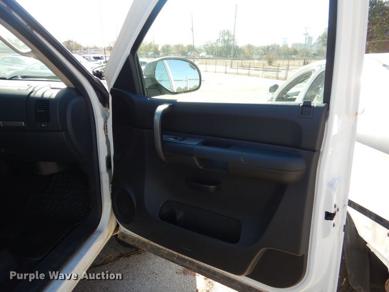 image for item IG9817 2009 Chevrolet Silverado Crew Cab pickup truck