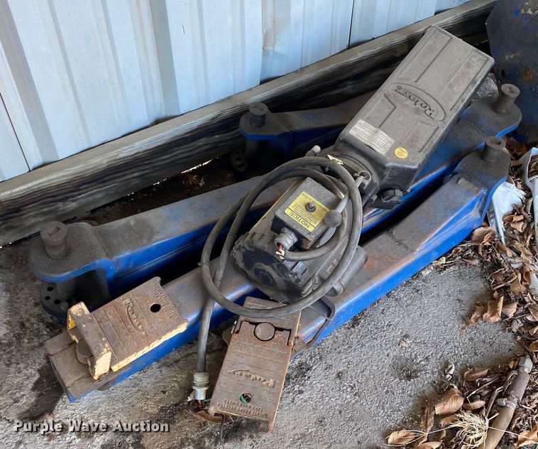 image for item IG9860 Rotary SPOA9 two post automotive lift