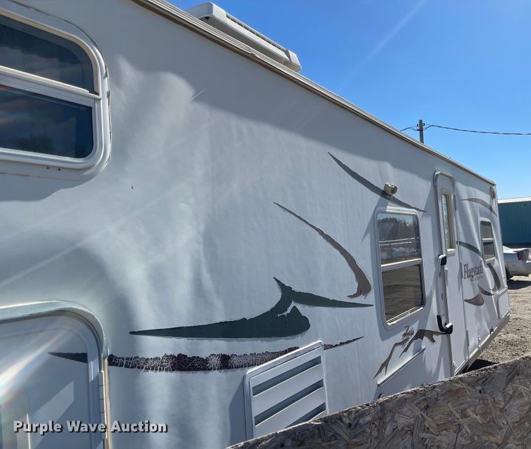 image for item JD9836 2005 Forest River Flagstaff  camper