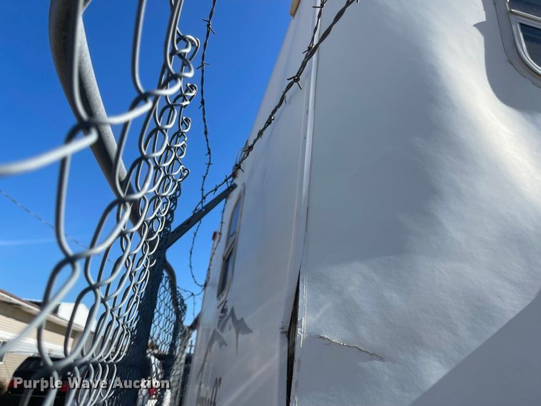 image for item JD9836 2005 Forest River Flagstaff  camper