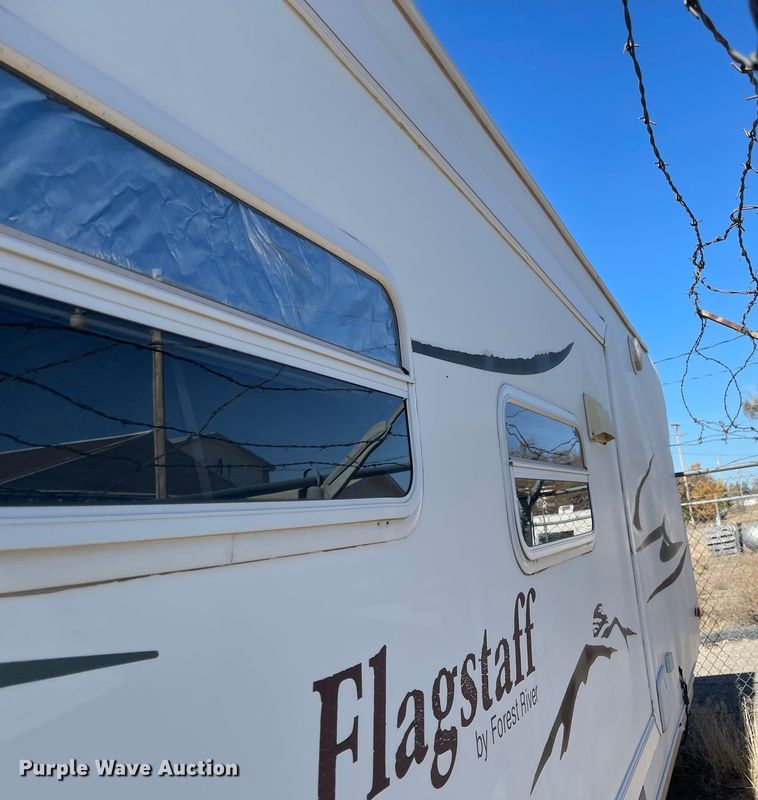 image for item JD9836 2005 Forest River Flagstaff  camper