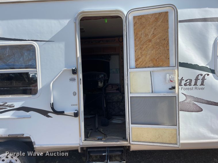 image for item JD9836 2005 Forest River Flagstaff  camper