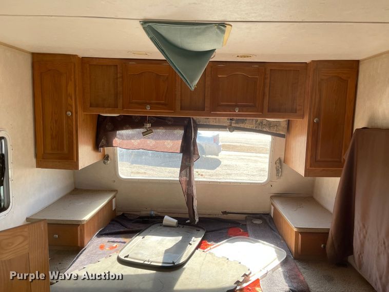 image for item JD9836 2005 Forest River Flagstaff  camper