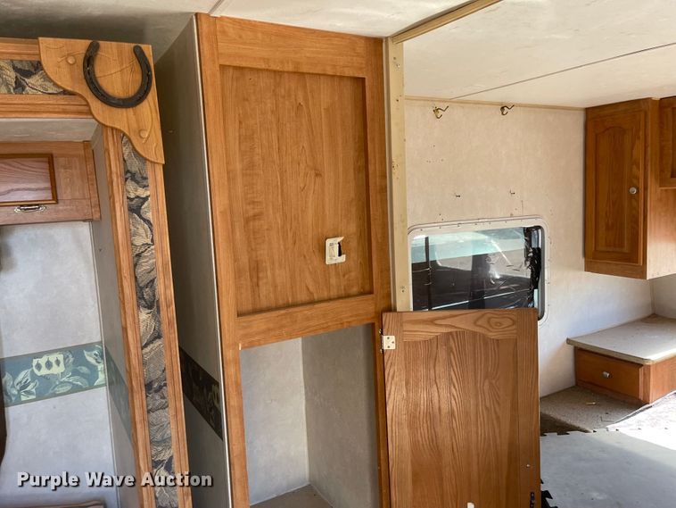 image for item JD9836 2005 Forest River Flagstaff  camper