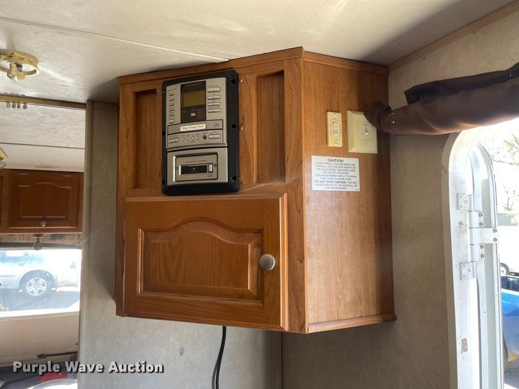 image for item JD9836 2005 Forest River Flagstaff  camper