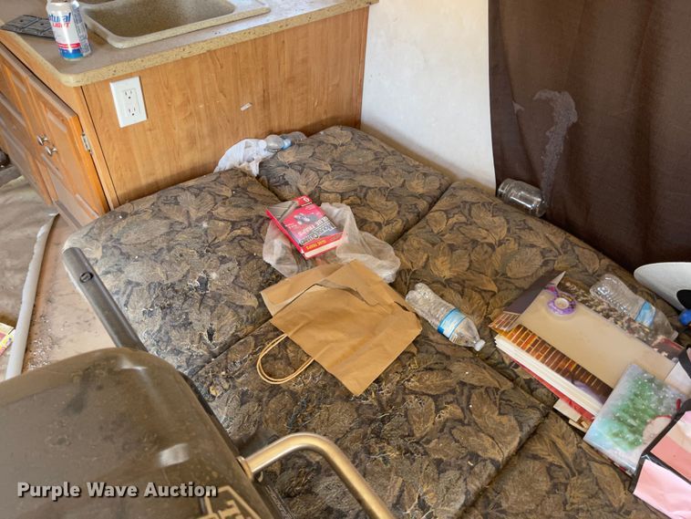 image for item JD9836 2005 Forest River Flagstaff  camper