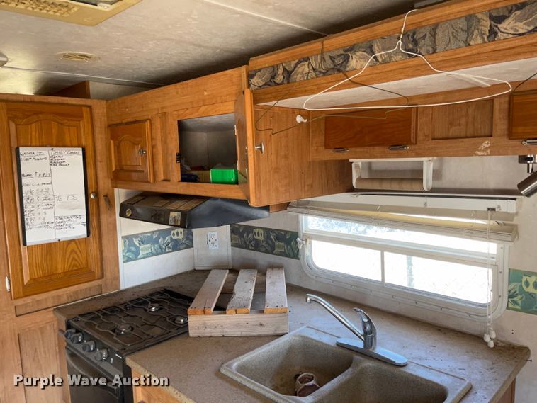 image for item JD9836 2005 Forest River Flagstaff  camper