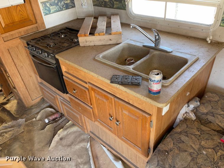 image for item JD9836 2005 Forest River Flagstaff  camper