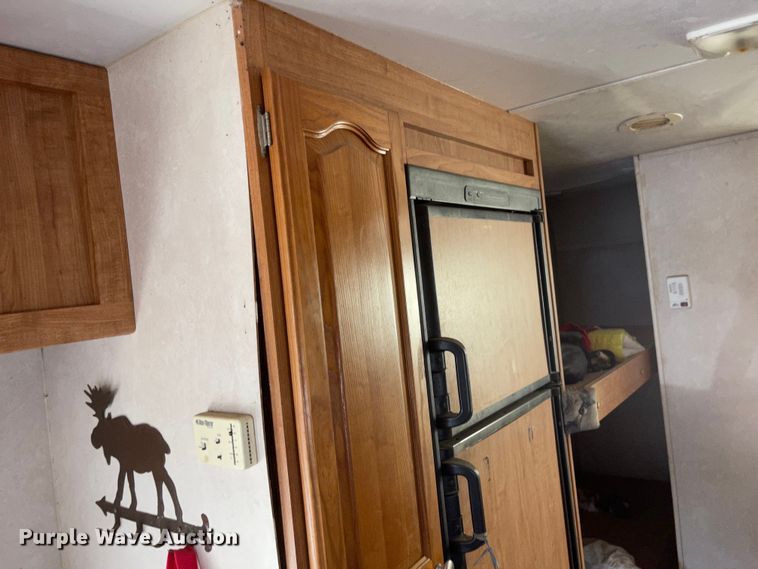 image for item JD9836 2005 Forest River Flagstaff  camper