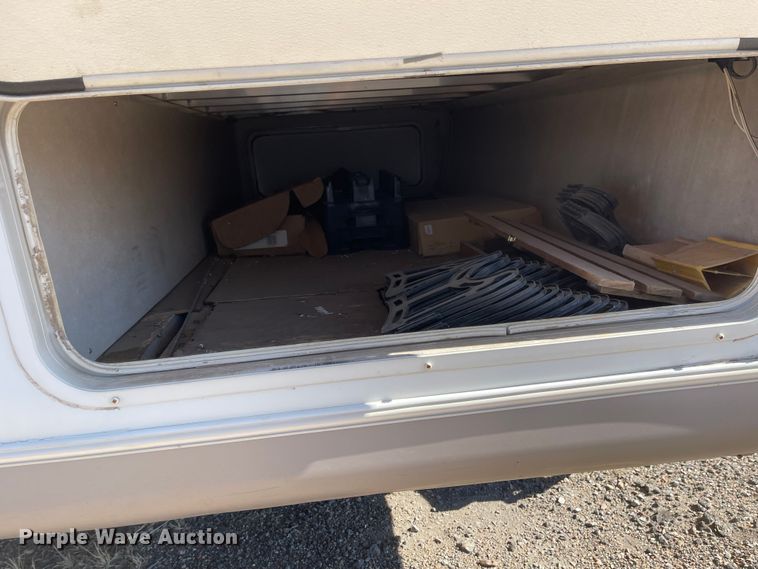 image for item JD9836 2005 Forest River Flagstaff  camper