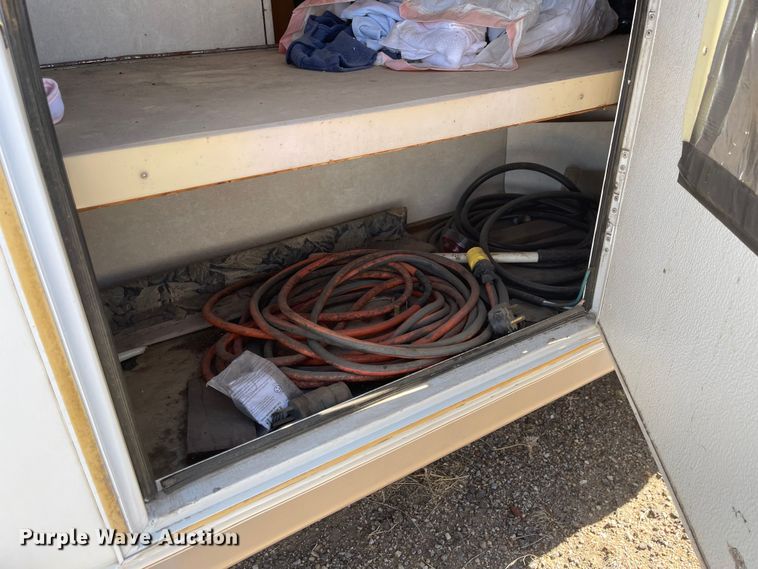 image for item JD9836 2005 Forest River Flagstaff  camper