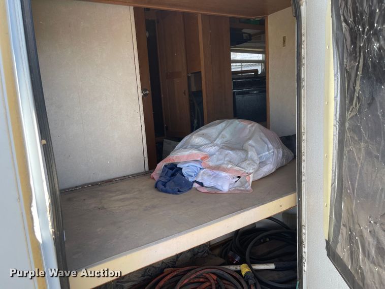 image for item JD9836 2005 Forest River Flagstaff  camper