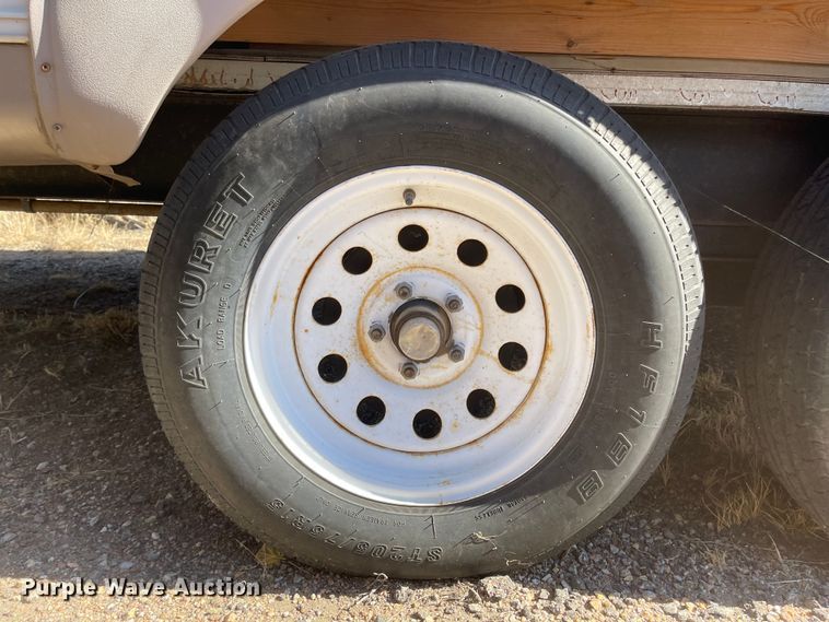 image for item JD9836 2005 Forest River Flagstaff  camper