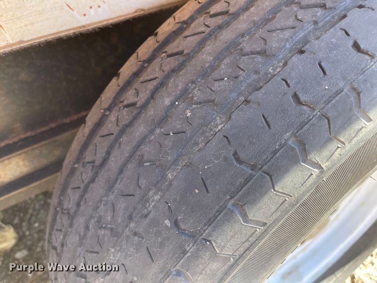 image for item JD9836 2005 Forest River Flagstaff  camper