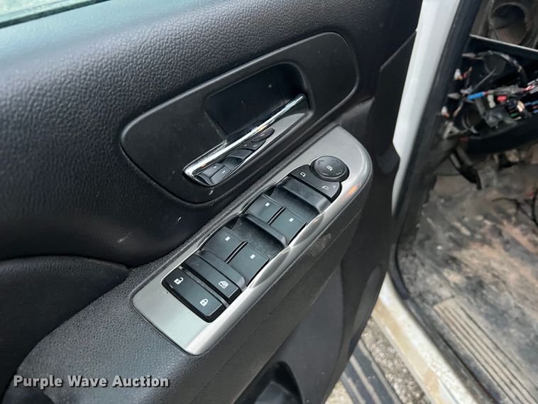 image for item JU9876 2010 Chevrolet Tahoe LS  SUV