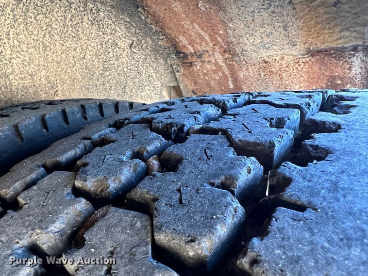 image for item KF9807 2005 Thomas  school bus