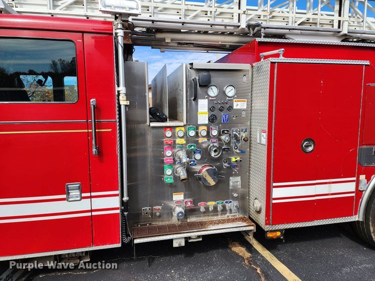 image for item KH9162 2005 Seagrave TR44DA  fire truck