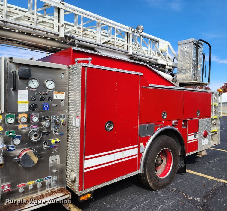 image for item KH9162 2005 Seagrave TR44DA  fire truck