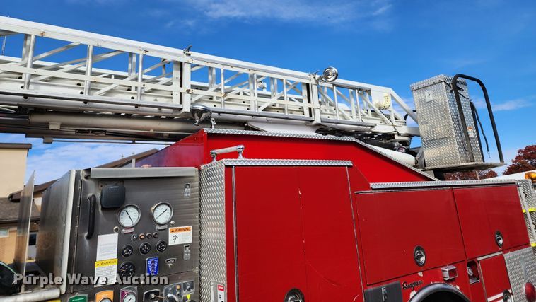 image for item KH9162 2005 Seagrave TR44DA  fire truck