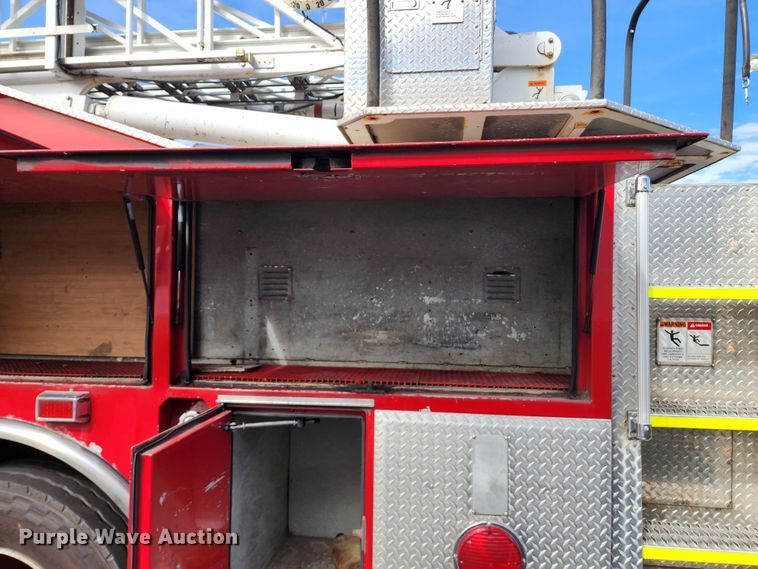 image for item KH9162 2005 Seagrave TR44DA  fire truck