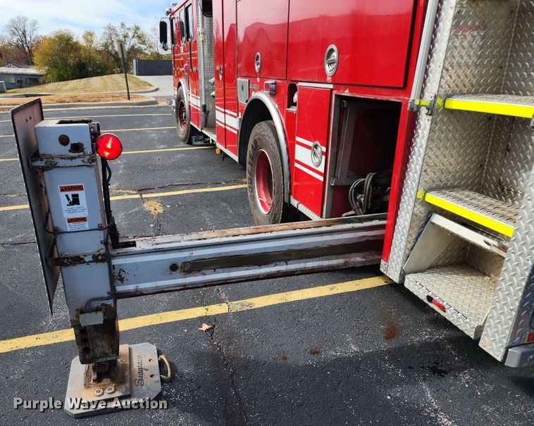 image for item KH9162 2005 Seagrave TR44DA  fire truck