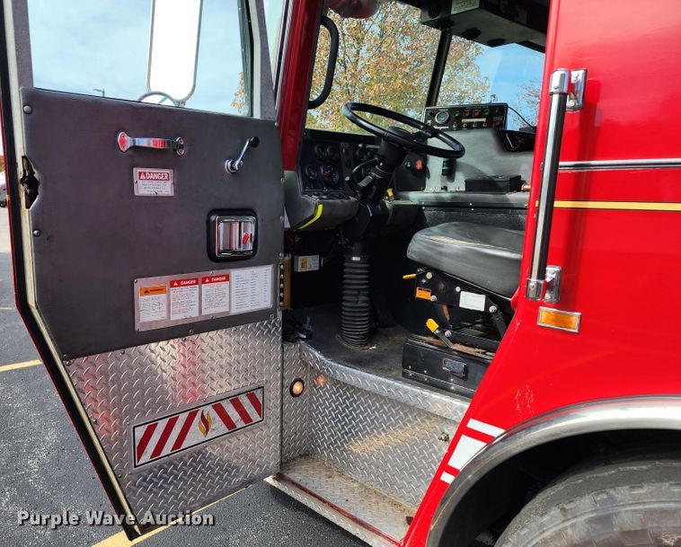image for item KH9162 2005 Seagrave TR44DA  fire truck