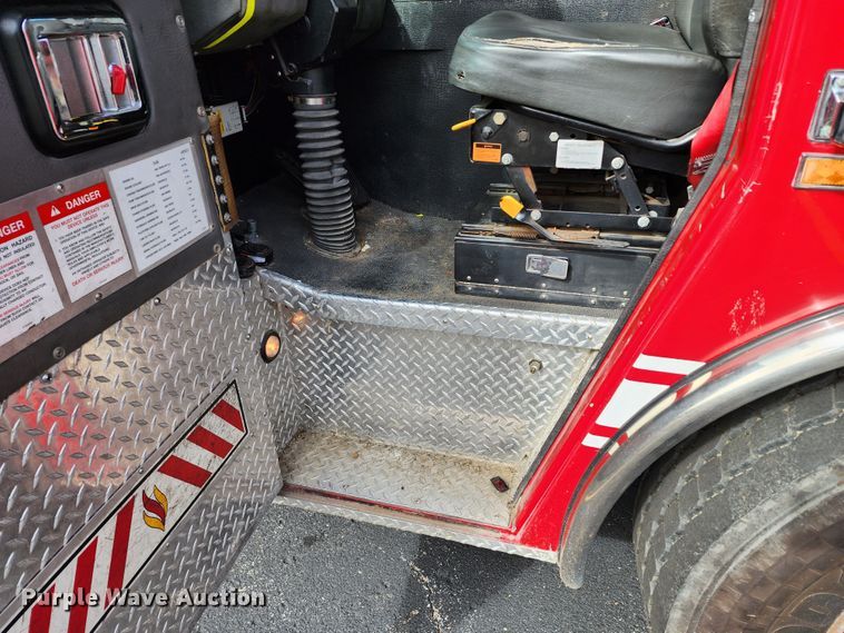 image for item KH9162 2005 Seagrave TR44DA  fire truck