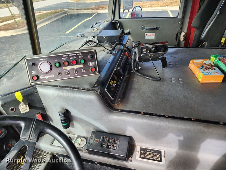 image for item KH9162 2005 Seagrave TR44DA  fire truck