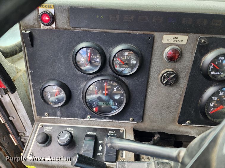 image for item KH9162 2005 Seagrave TR44DA  fire truck