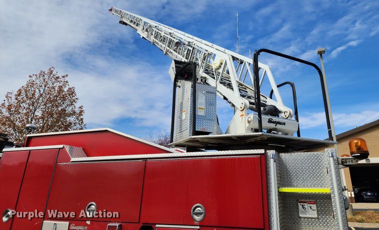 image for item KH9162 2005 Seagrave TR44DA  fire truck