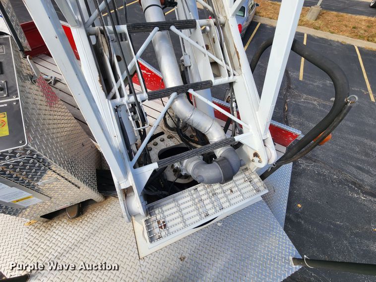 image for item KH9162 2005 Seagrave TR44DA  fire truck