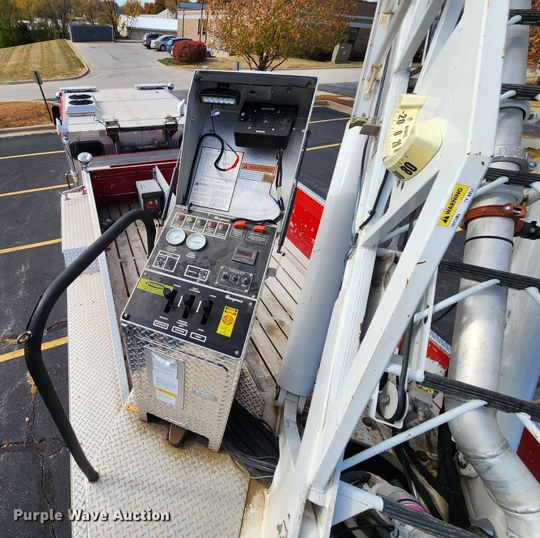 image for item KH9162 2005 Seagrave TR44DA  fire truck