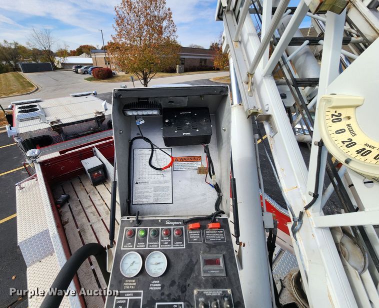 image for item KH9162 2005 Seagrave TR44DA  fire truck