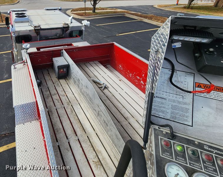 image for item KH9162 2005 Seagrave TR44DA  fire truck