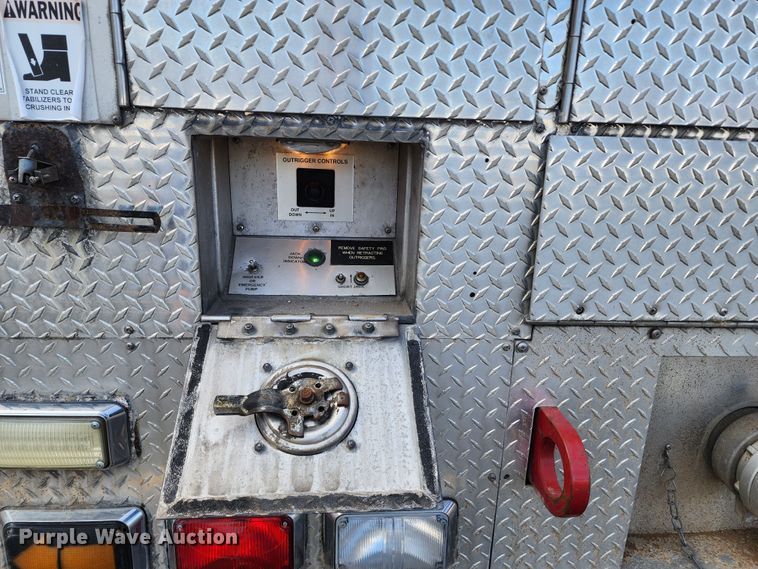 image for item KH9162 2005 Seagrave TR44DA  fire truck