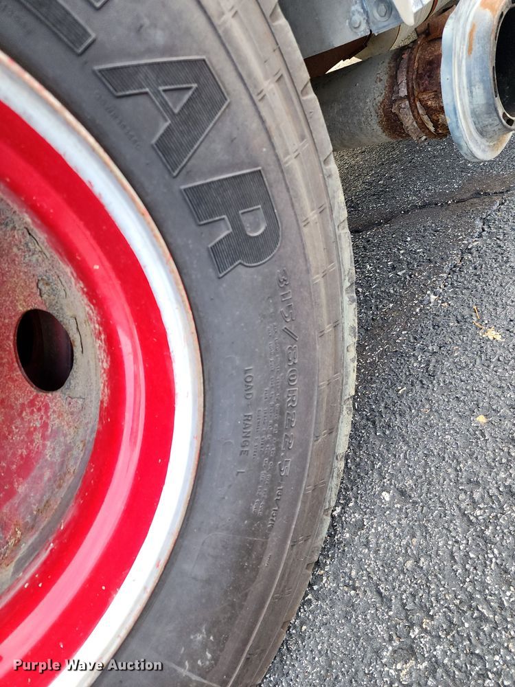 image for item KH9162 2005 Seagrave TR44DA  fire truck