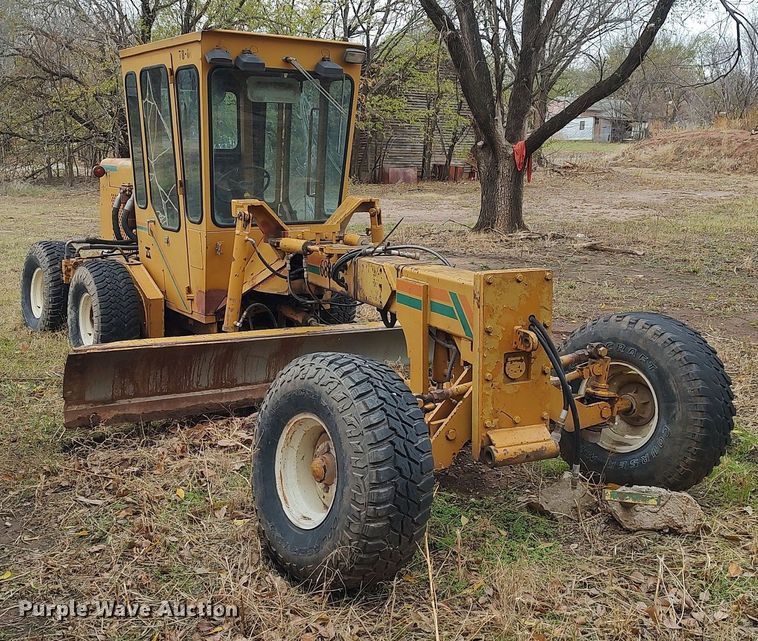 image for item KI9963 Mauldin 688E  motor grader