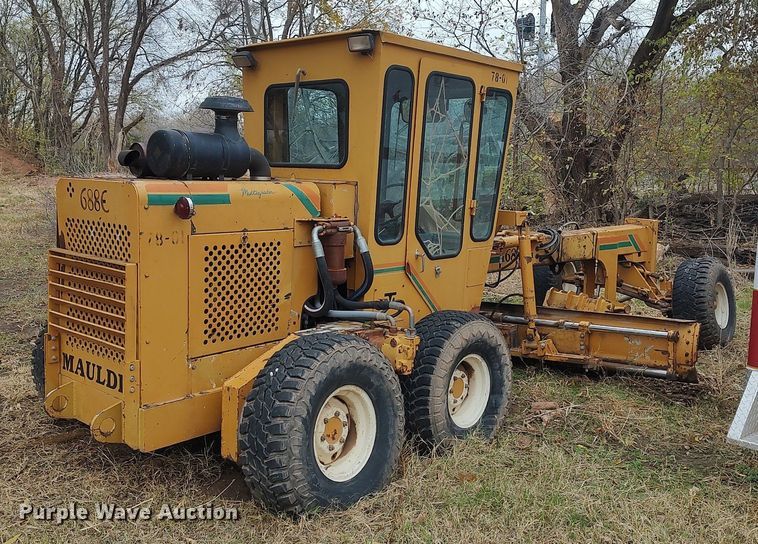 image for item KI9963 Mauldin 688E  motor grader
