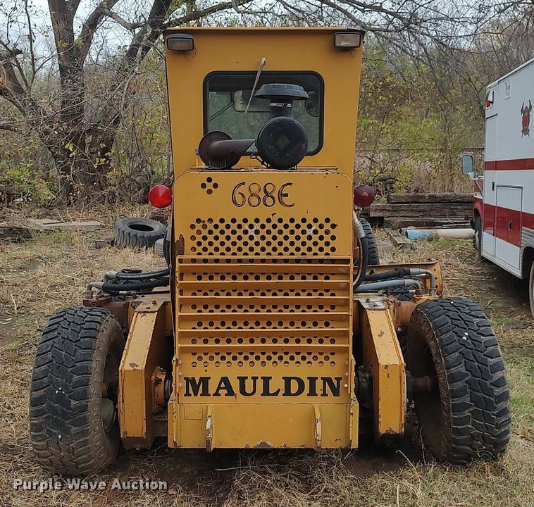 image for item KI9963 Mauldin 688E  motor grader