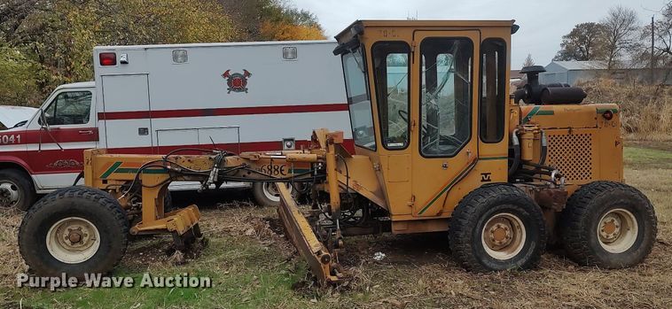 image for item KI9963 Mauldin 688E  motor grader