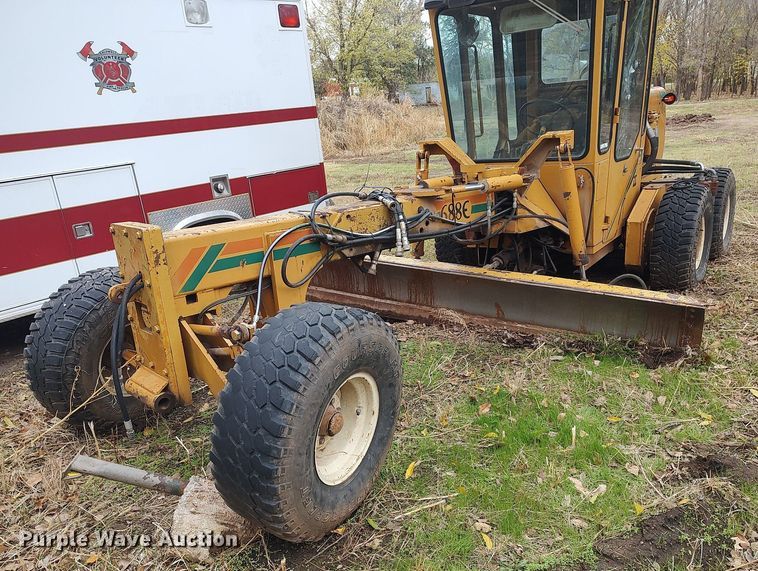 image for item KI9963 Mauldin 688E  motor grader