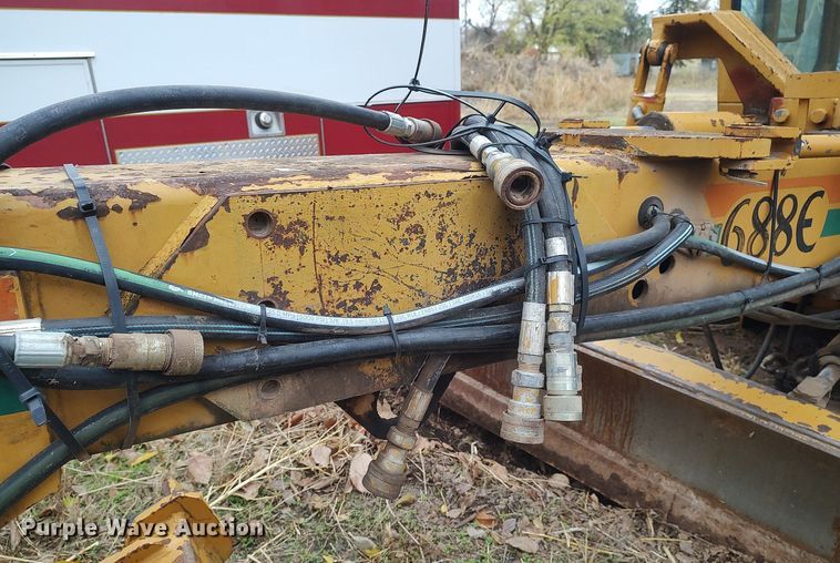 image for item KI9963 Mauldin 688E  motor grader