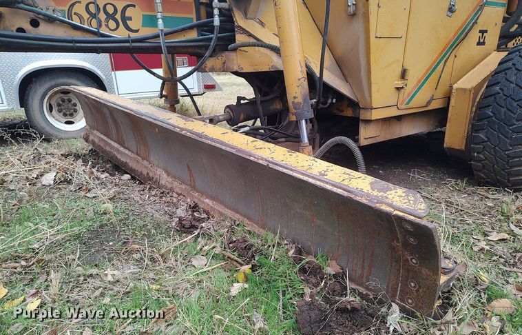 image for item KI9963 Mauldin 688E  motor grader